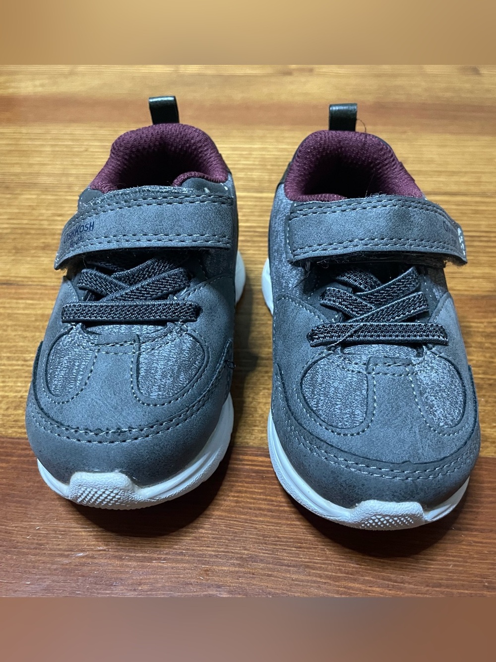 NWOT OshKosh B'gosh Gray Sneakers with Burgundy Lining Size 5